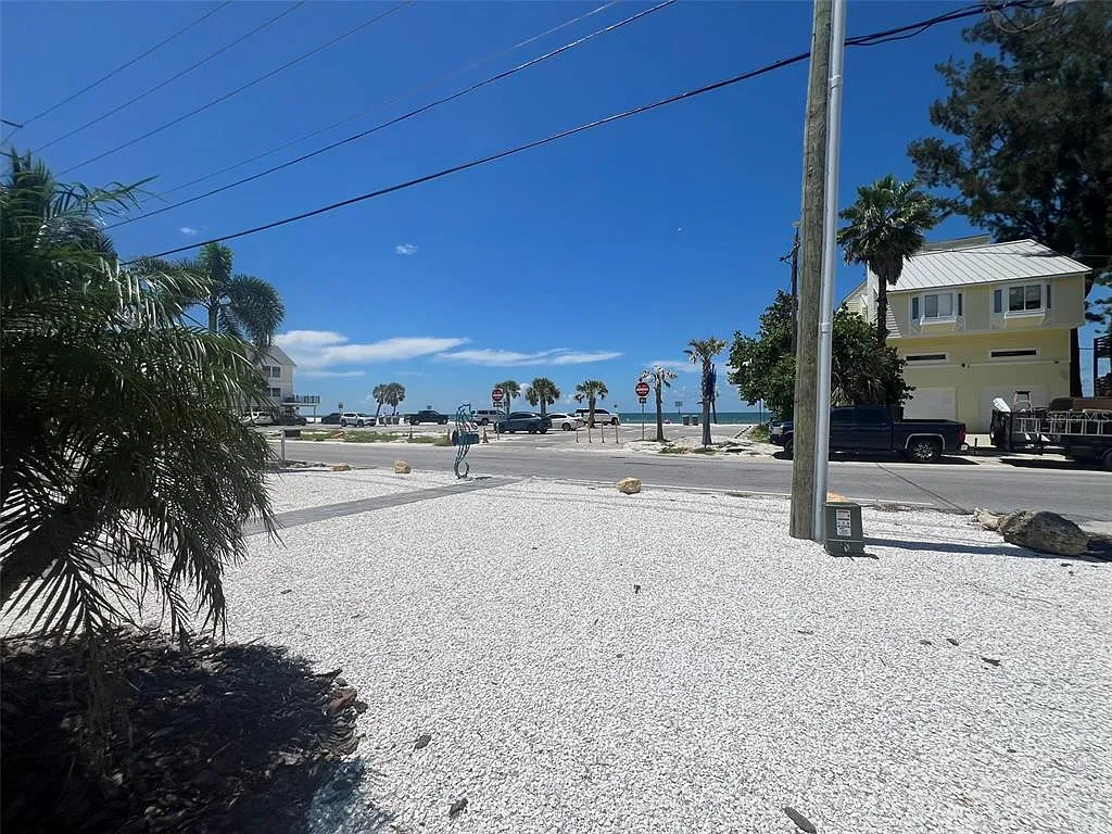 2 bed, 1.0 bath, 1030 sqft, $4,000 — Photo 4