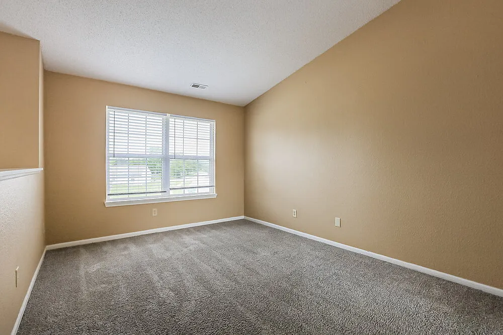 3 bed, 2.5 bath, 2716 sqft, $1,910 — Photo 4