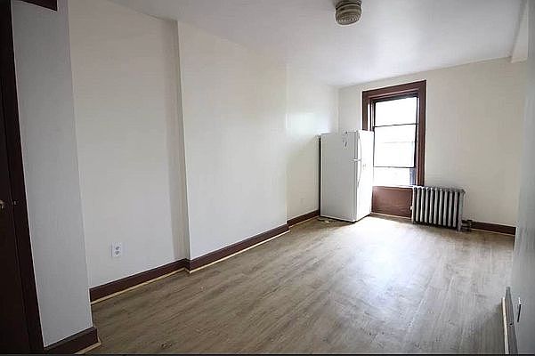 2nd image of 382A Quincy St #4