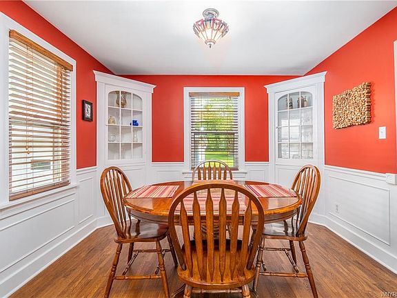 5th image of 33 Huntington Ct