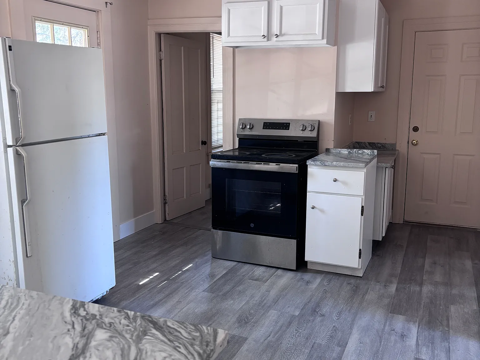 3 bed, $2,200 — Photo 1