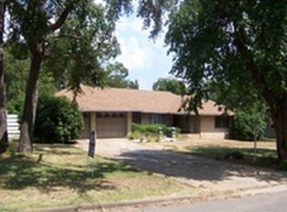 405 N 4210th Rd, Hugo, OK 74743