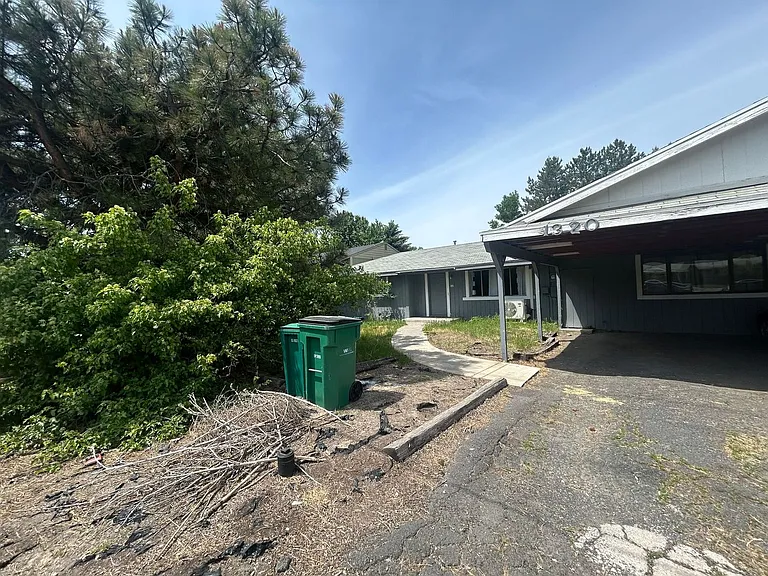 1320 Summers Ln — Photo 1