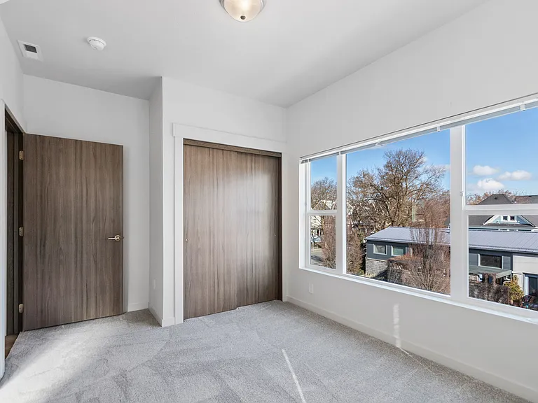 Mallon Apartments — Photo 5