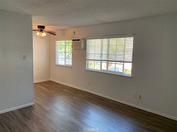 4th image of 2700 32nd St