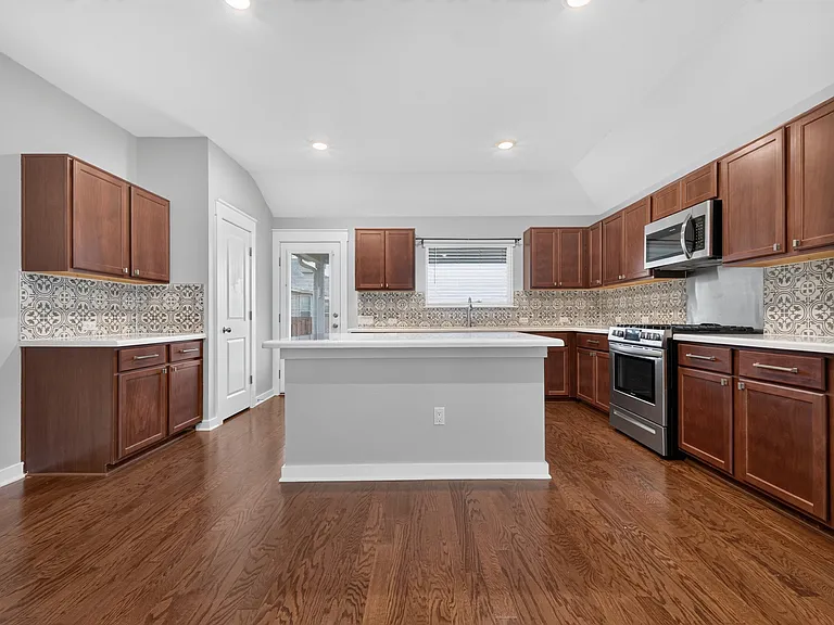 6904 Pleasanton Pkwy — Photo 8