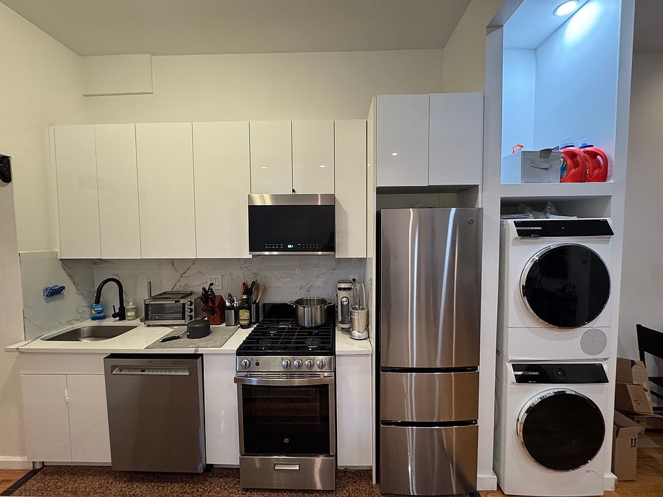 1st image of 176 2nd Ave APT 2R