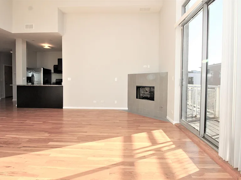 2157 N Damen Ave #404 — Photo 13
