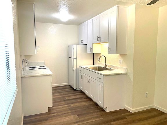 2nd image of 2640 Woodridge Ct APT 1