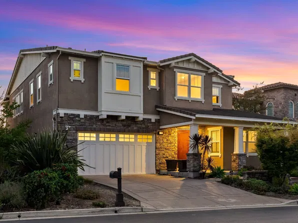 7 Country Club Dr, Hayward, CA 94542