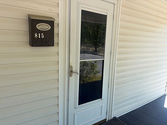 4th image of 815 Richardson St