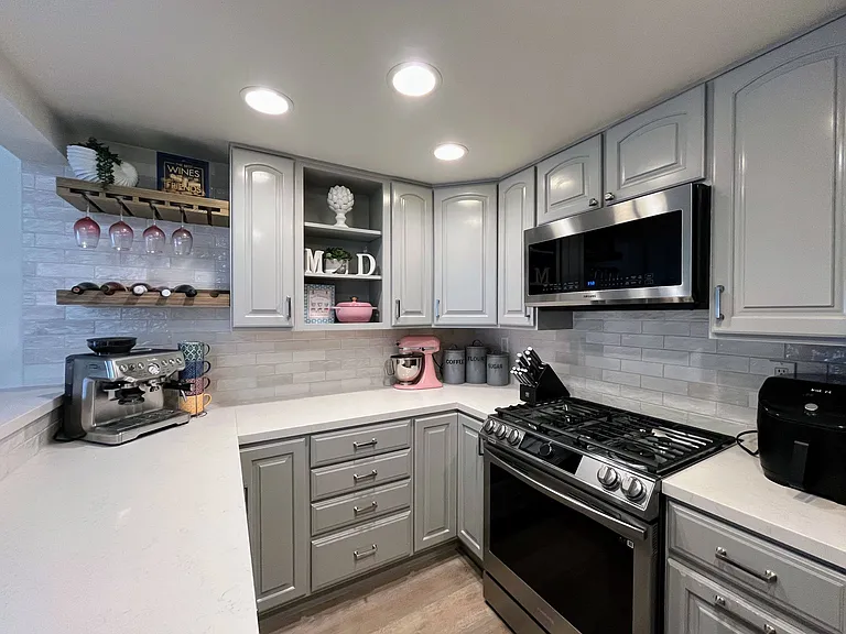 2051 Cliff Dr #18 — Photo 8