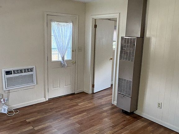 2nd image of 619 1/2 S Summit St #1.5