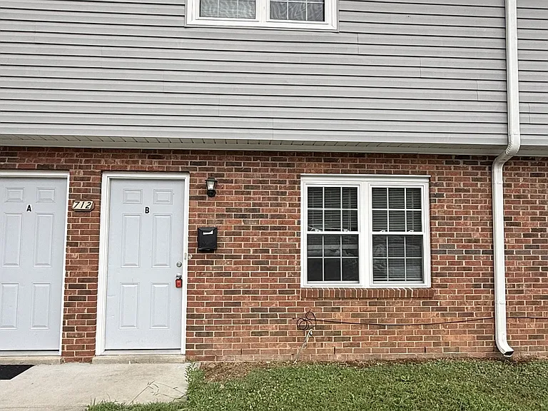 712B McPherson St — Photo 1