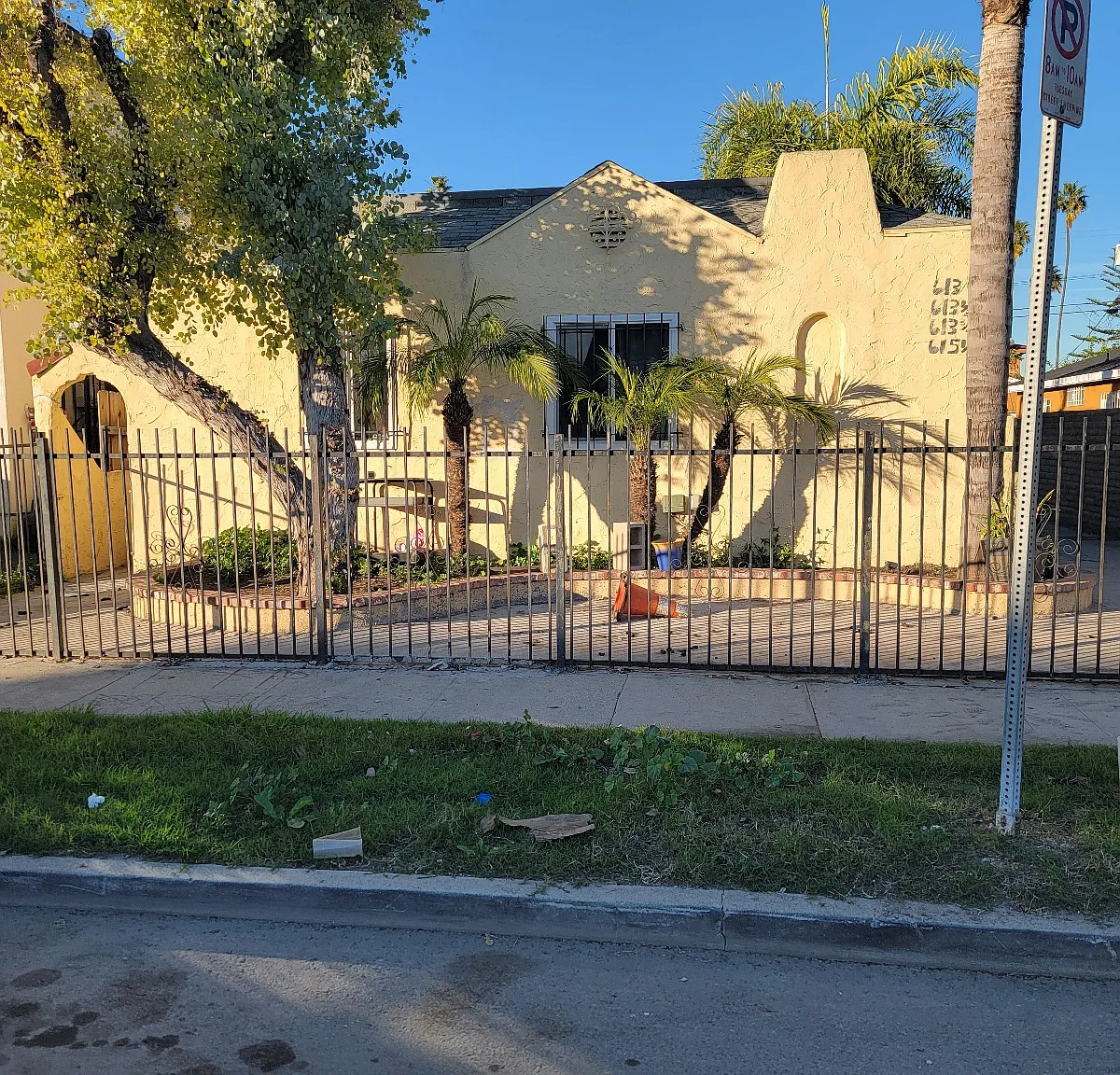 613 W. 83rd St, Los Angeles, California 90044 — Photo 1