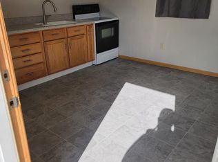 606 Parriott St #2, Aplington, IA 50604