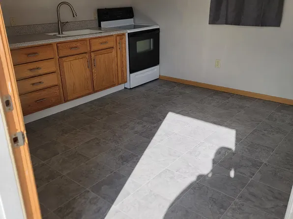 606 Parriott St #2, Aplington, IA 50604