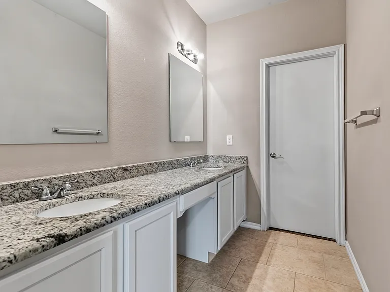 516 E Hazelwood St #A — Photo 20