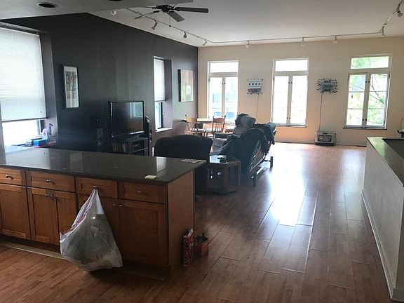 3rd image of 2749 N Lincoln Ave #2