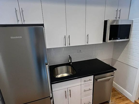 5th image of 642 Amsterdam Ave #5D