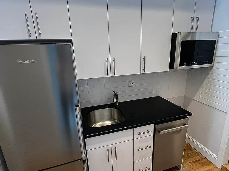 642 Amsterdam Ave #5D — Photo 5