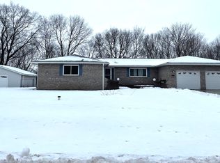 25601 Front St, Sterling, IL 61081