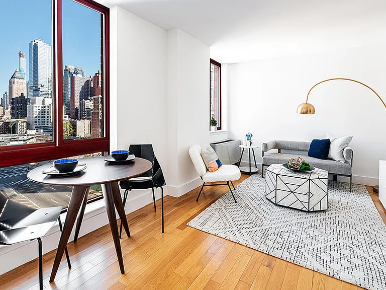 444 W 35th St #6C — Photo 8