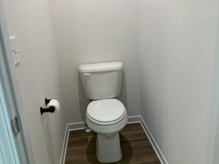406 Larry Ln — Photo 4