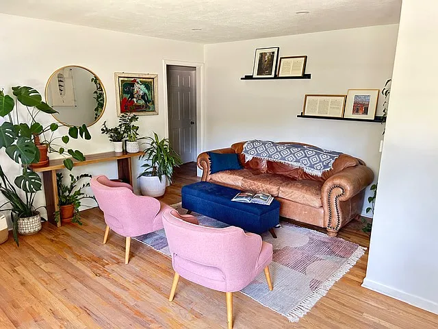 4521 S Clarkson St — Photo 4