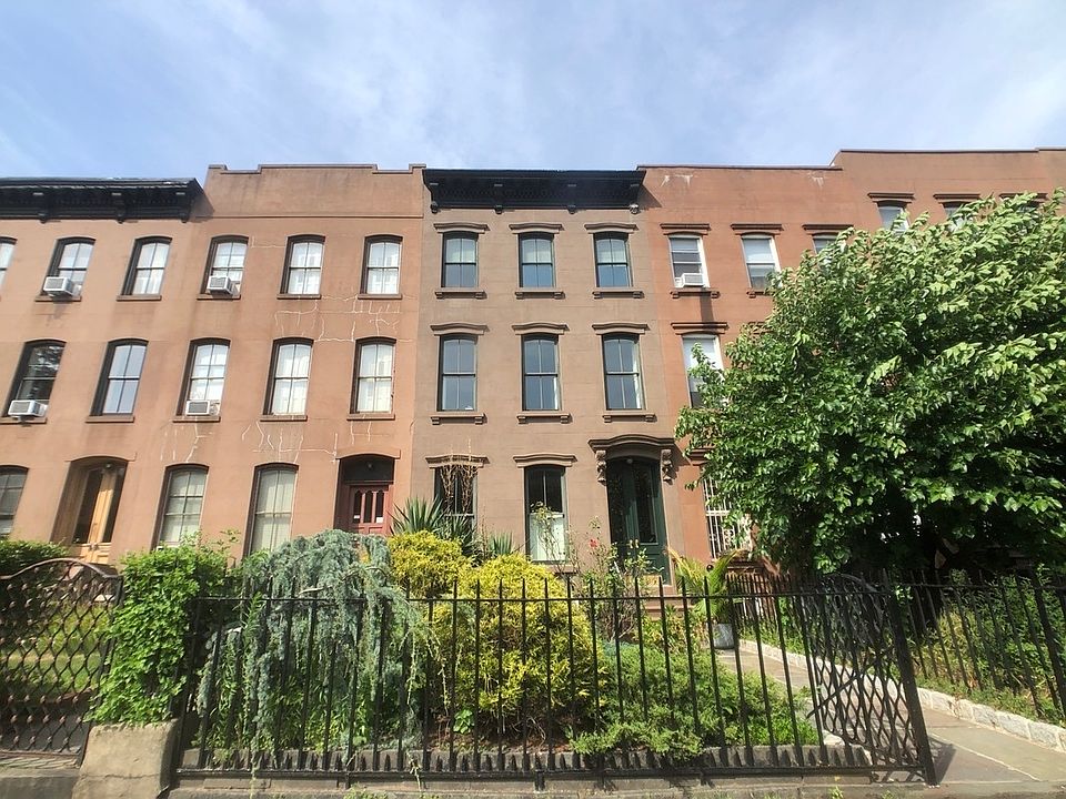 1st image of 265 Carroll St #3