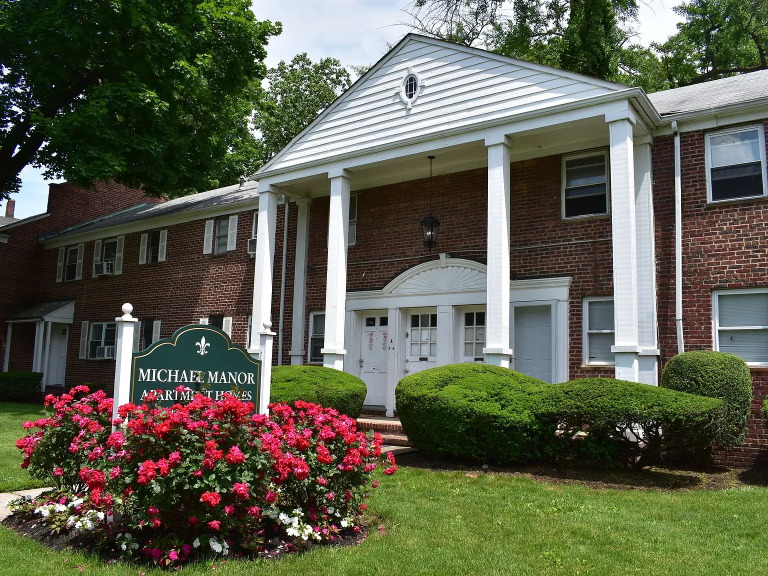Michael Manor Apartment Homes — Photo 2