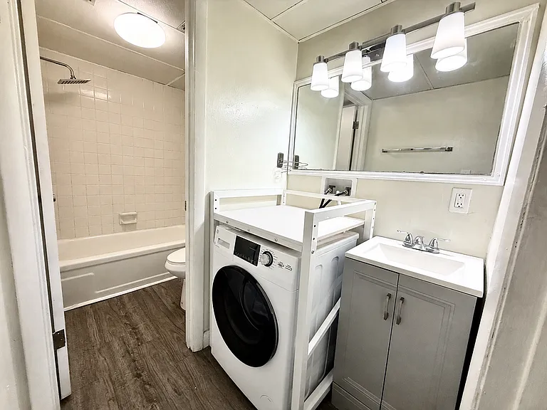 243 Crest St #4 — Photo 11