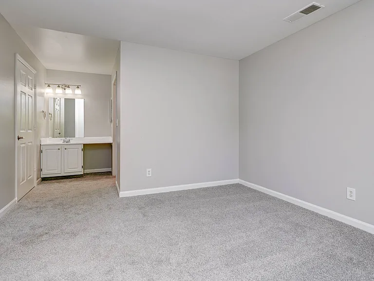 Boulder Pointe Apartments — Photo 20