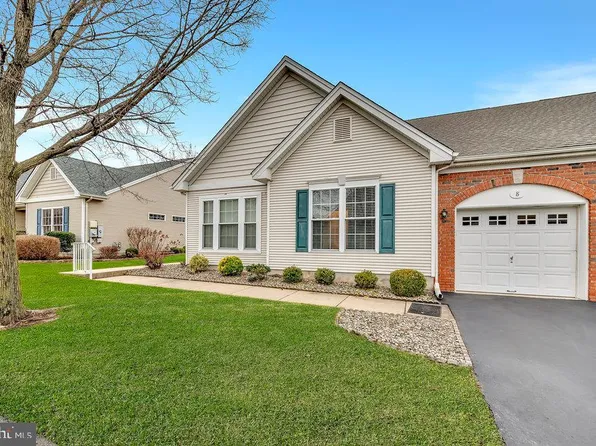 8 Chickadee Way, Hamilton, NJ 08690