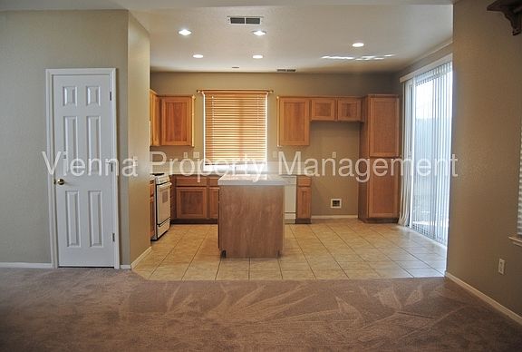 5th image of 27 Madison Ct