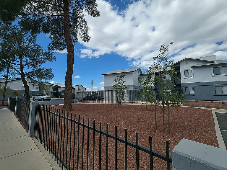 Cora Apartments — Photo 23