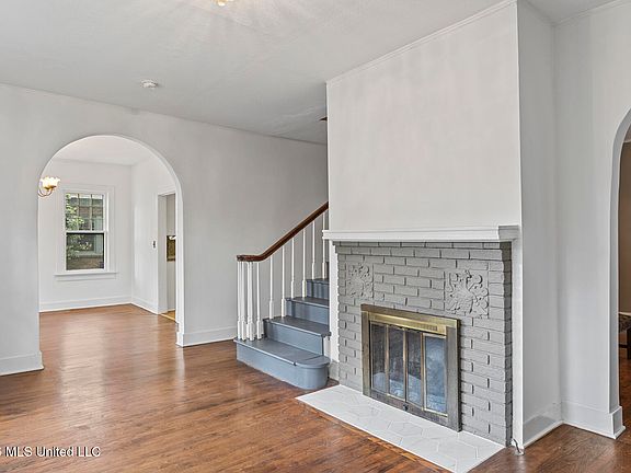 5th image of 2010 Laurel St