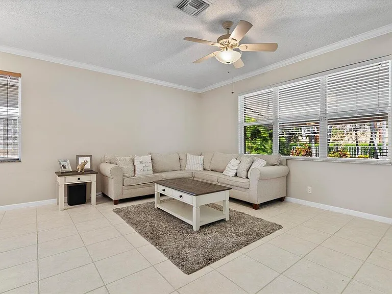 114 Lancaster Way — Photo 6