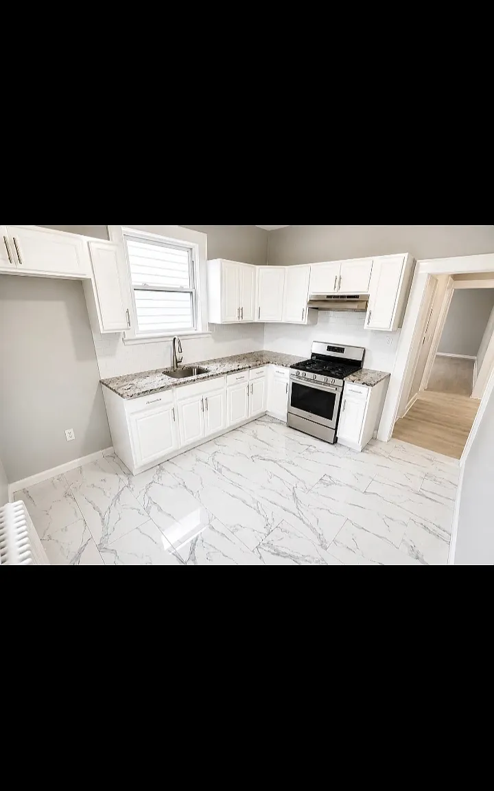 3 bed, $2,175 — Photo 1