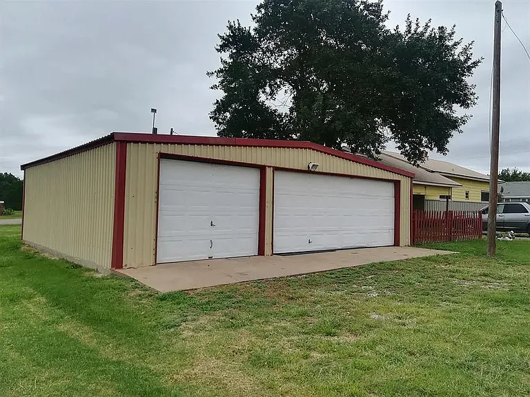1101 N Main St — Photo 5