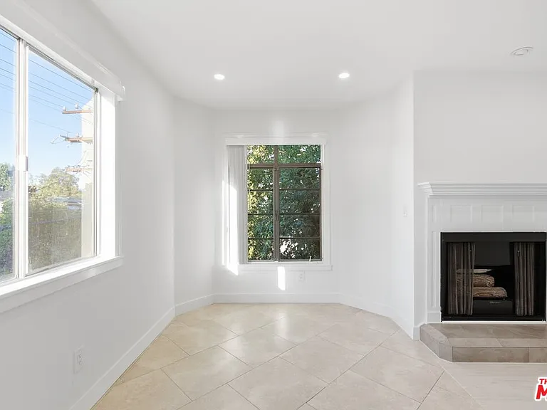 13025 Moorpark St #208 — Photo 6