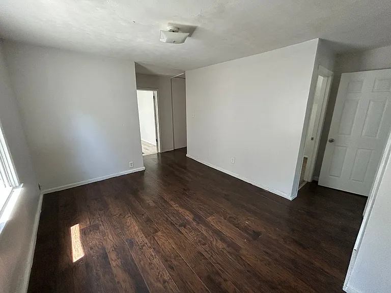 640 W 13th St — Photo 30