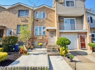 37 Dayna Dr, Staten Island, NY 10305