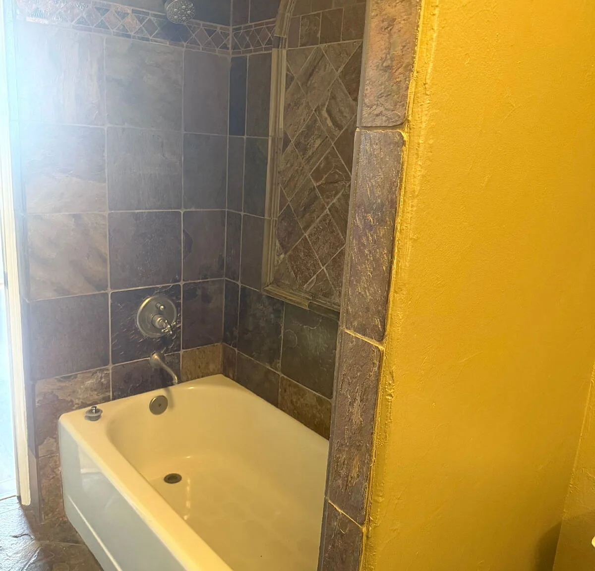 100 N Arlington Ave — Photo 2