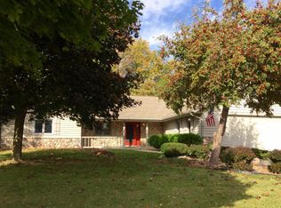 7206 W Woodbury Dr, Franklin, WI 53132