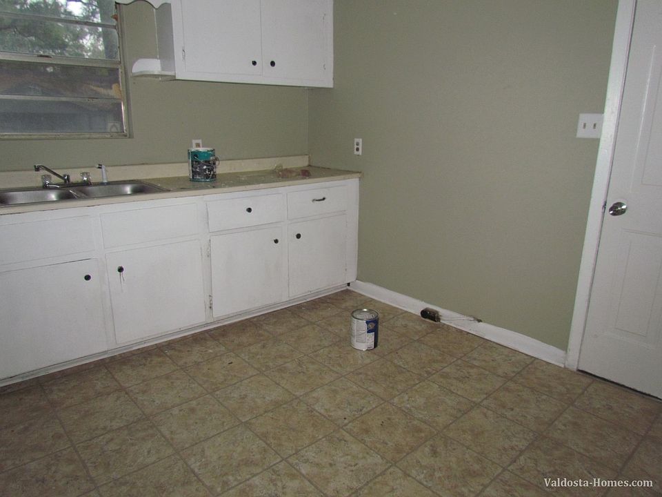 1st image of 916 West St