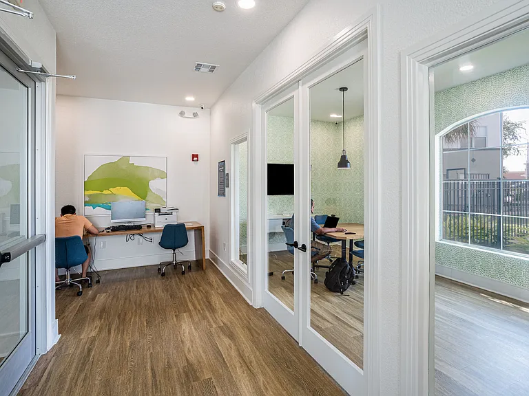 Baypoint Apartments — Photo 65
