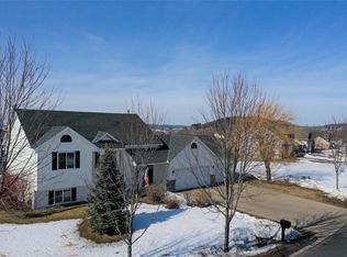 1627 Valley Quail Dr, River Falls, WI 54022