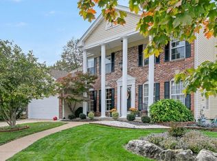 215 Ballyshannon Ct, Ballwin, MO