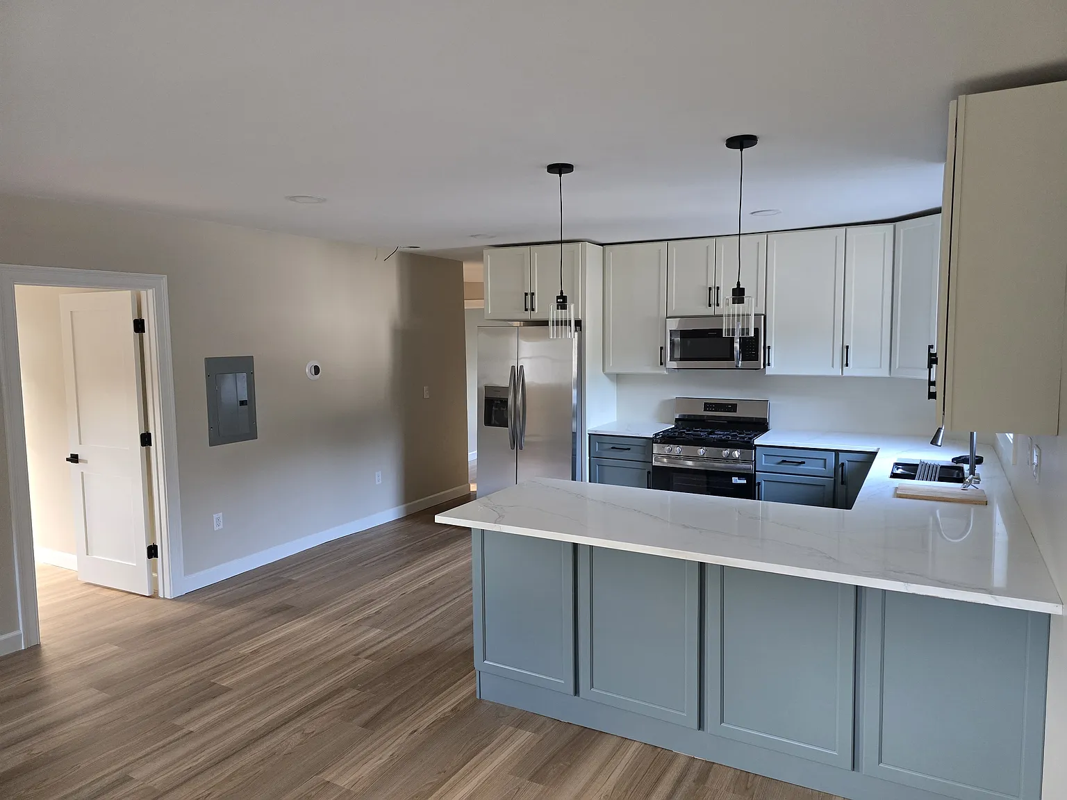 2 bed, 1150 sqft, $2,200 — Photo 2